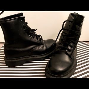 100% AUTHENTIC DR.MARTENS